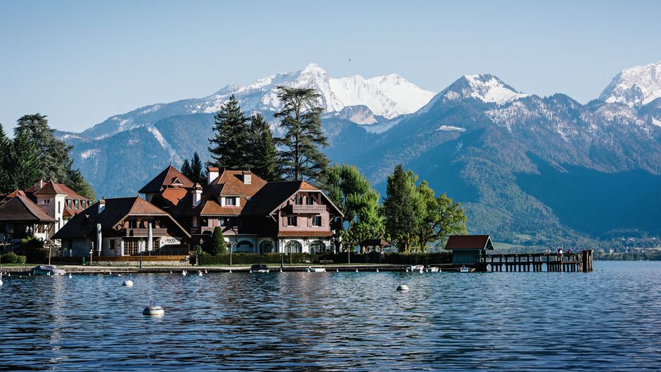 Auberge de Pere Bise Exterior