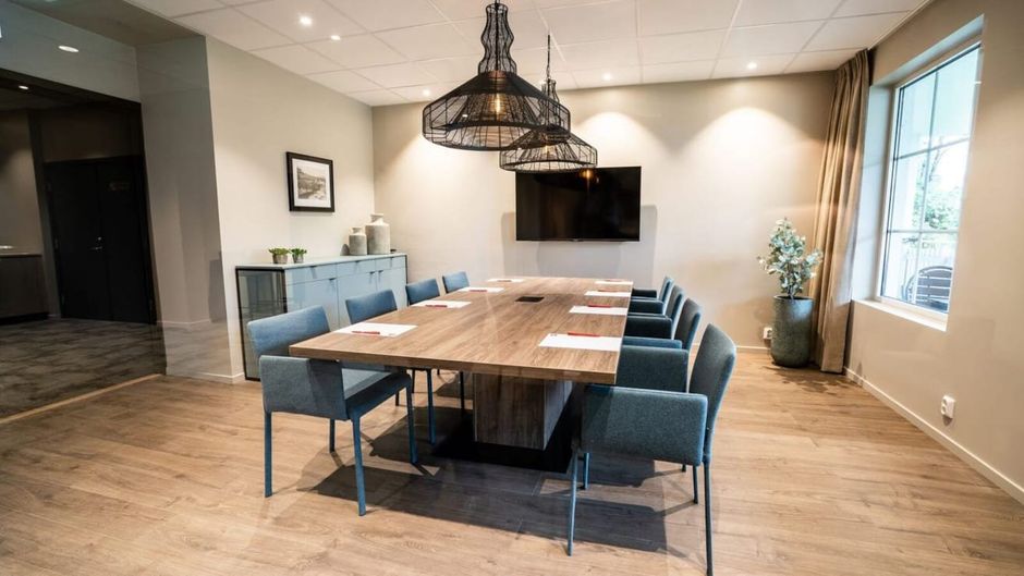 Forde Hotel Meeting