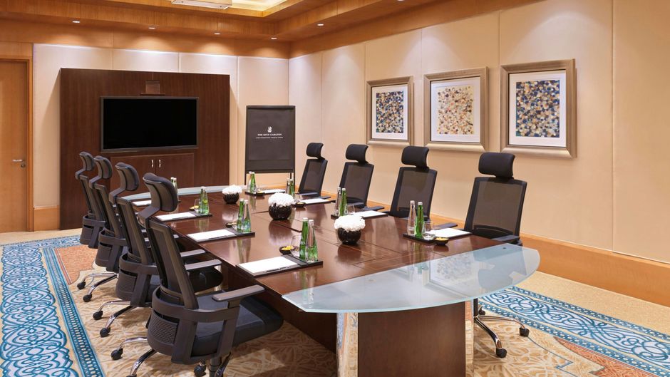 Ritz-Carlton Dubai Intl Finance Center Meeting