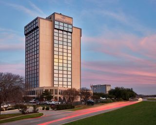 Crowne Plaza Dallas Market Center