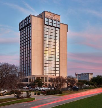 Crowne Plaza Dallas Market Center