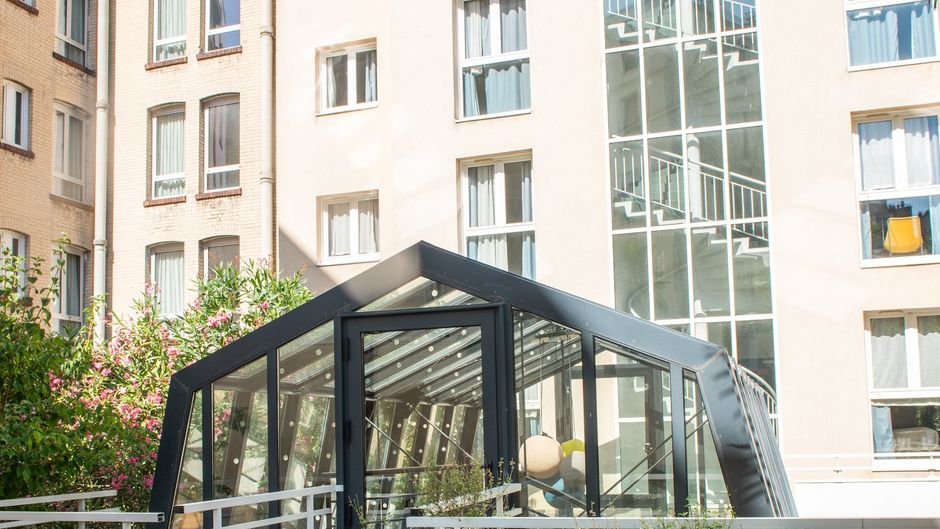 Hotel BootCamp Exterior