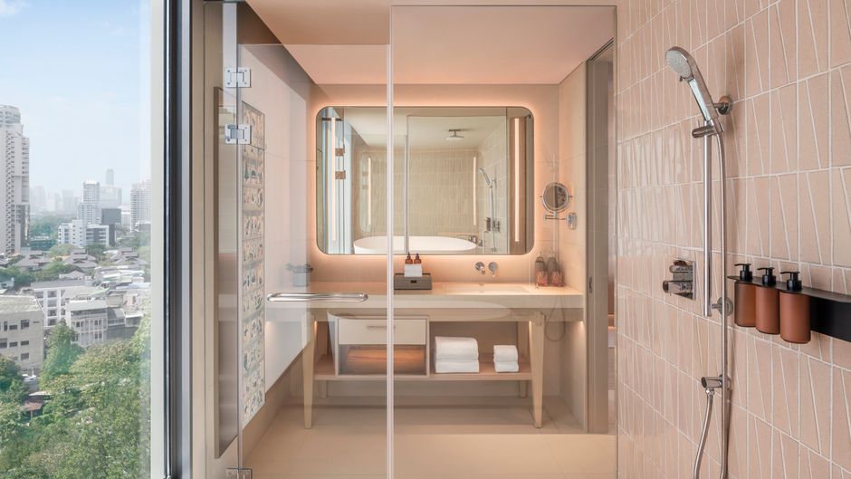 KROMO Bangkok, Curio Collection by Hilto Room