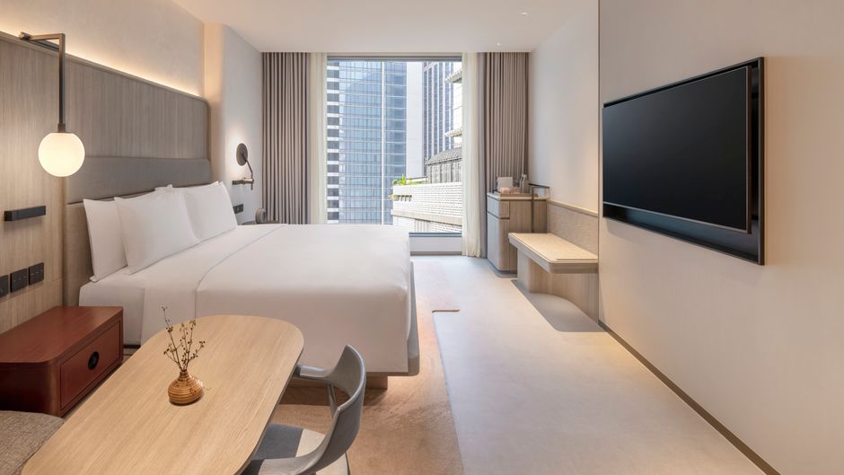 KROMO Bangkok, Curio Collection by Hilto Room