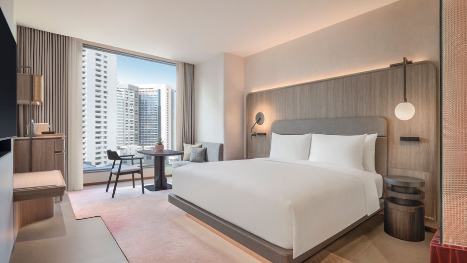 KROMO Bangkok, Curio Collection by Hilto Room