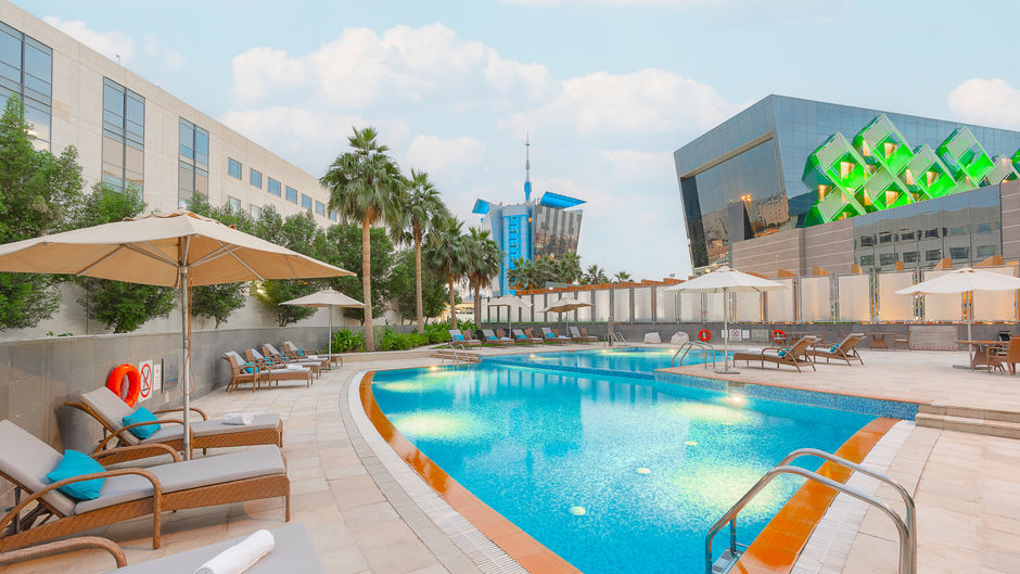 Crowne Plaza Riyadh Hotel & Convention Pool