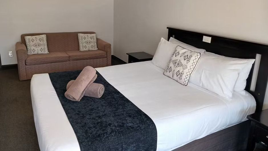 Palm City Motor Inn Room