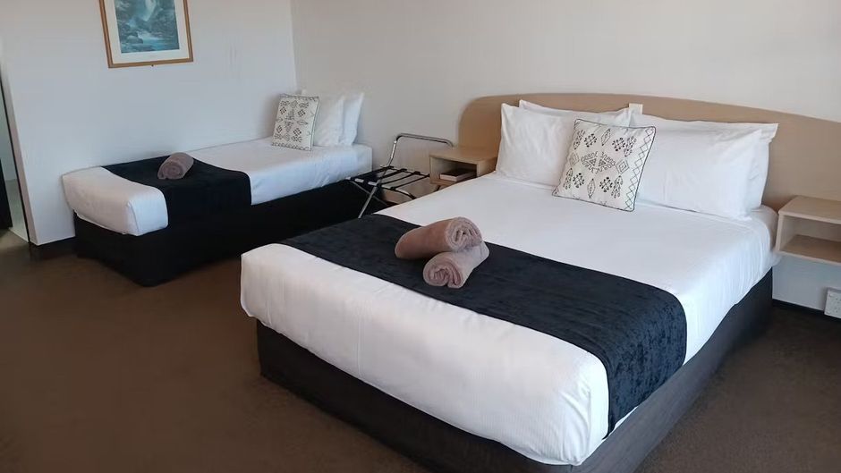 Palm City Motor Inn Room