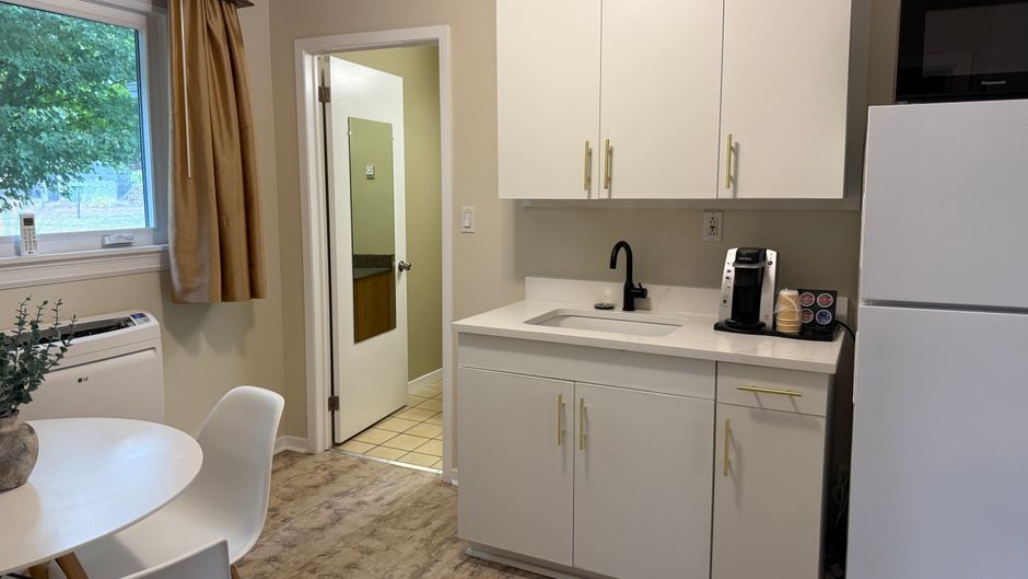 Aurora Inn Room