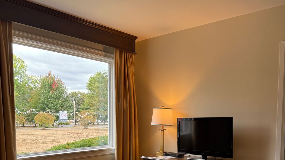 Aurora Inn Room