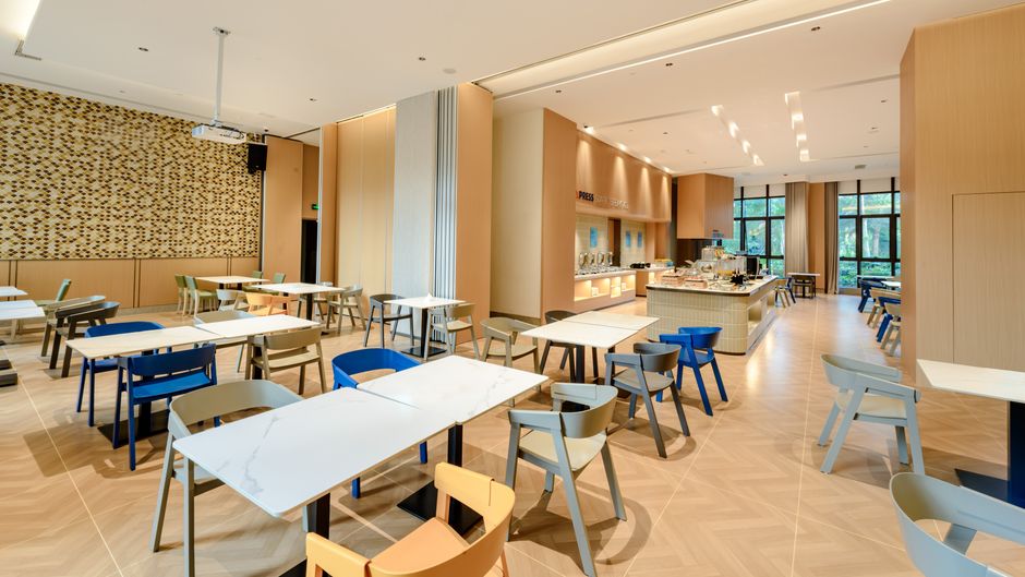 Holiday Inn Express Haikou West Coast Restaurant