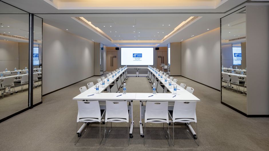 Holiday Inn Exp Grand Theater Meeting