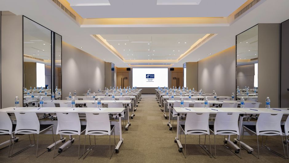 Holiday Inn Exp Grand Theater Meeting