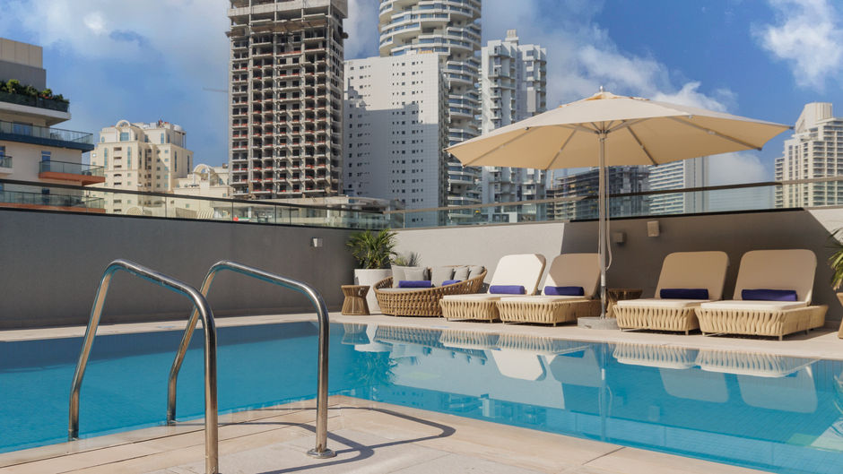 Holiday Inn Dubai Village Circl Pool