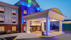 Holiday Inn Express & Suites Lancaster