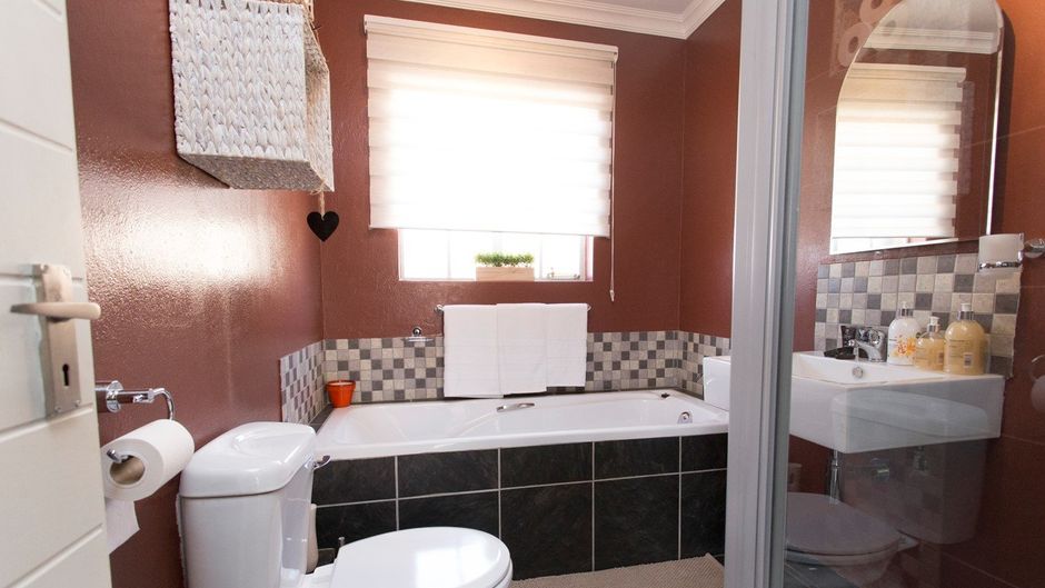 3 Lux Suites Room