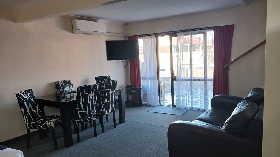 Palm City Motor Inn Room