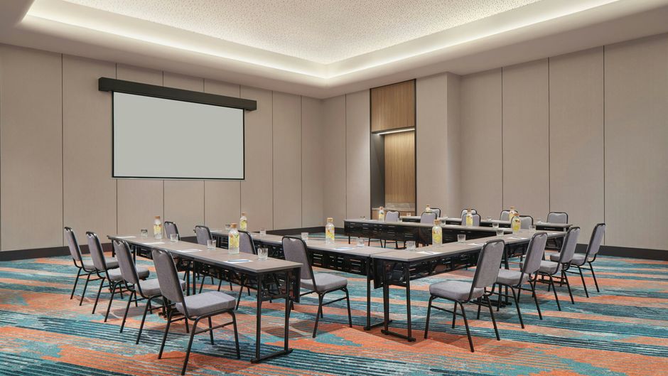 Aloft Surabaya Pakuwon City Meeting