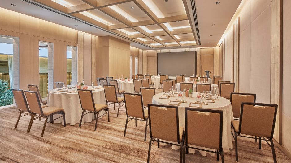Hilton Gurugram Baani City Centre Meeting
