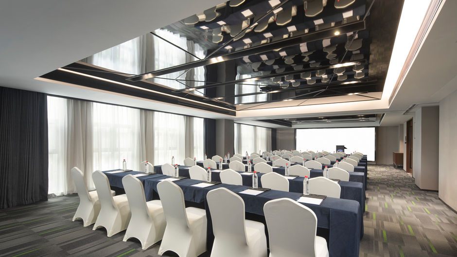 Hampton Xining Haihu Meeting
