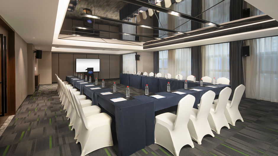 Hampton Xining Haihu Meeting