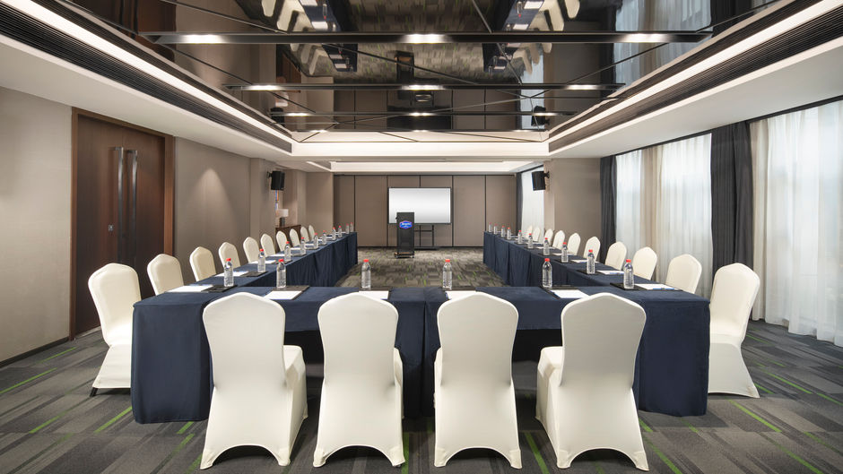 Hampton Xining Haihu Meeting