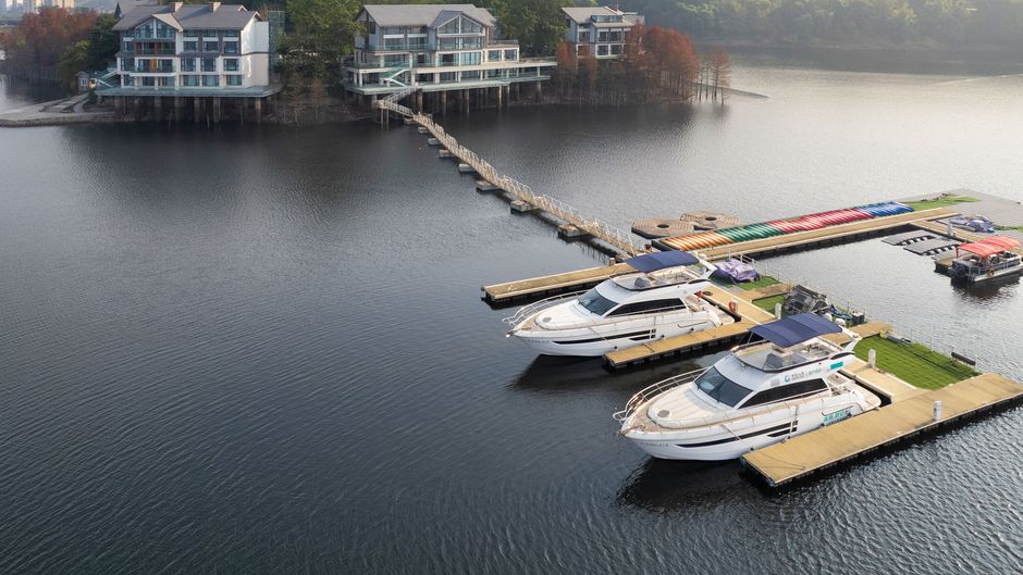 Hampton CKG Changshou Lake Exterior