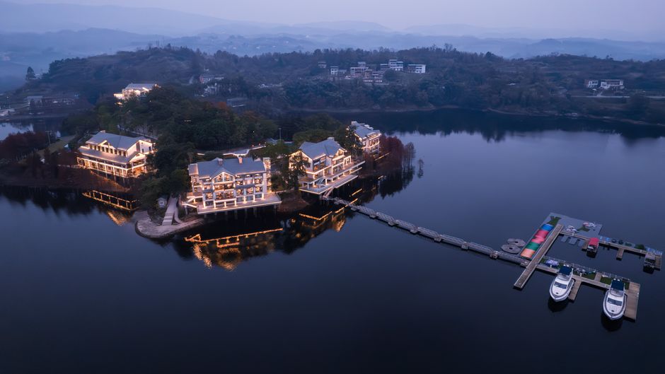 Hampton CKG Changshou Lake Exterior