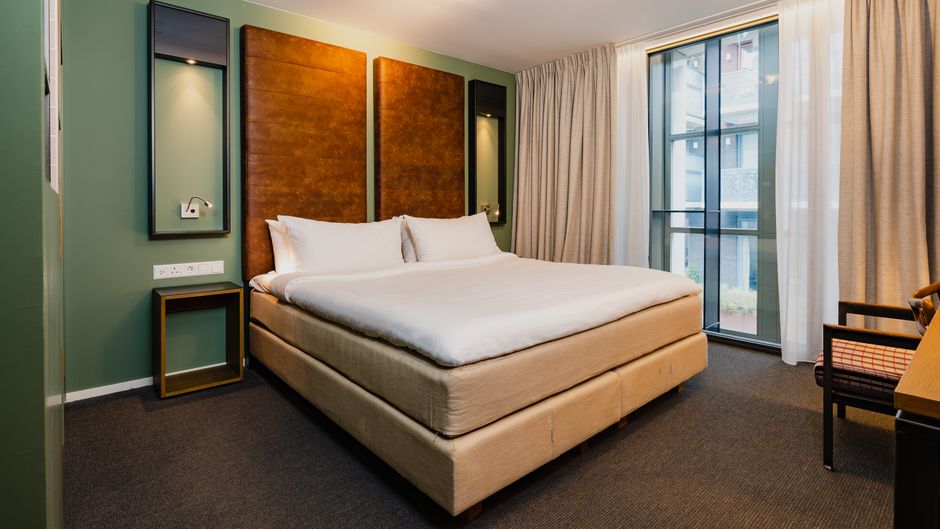 Hotel De Hallen Room