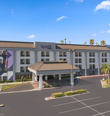 Spark by Hilton Bakersfield Central