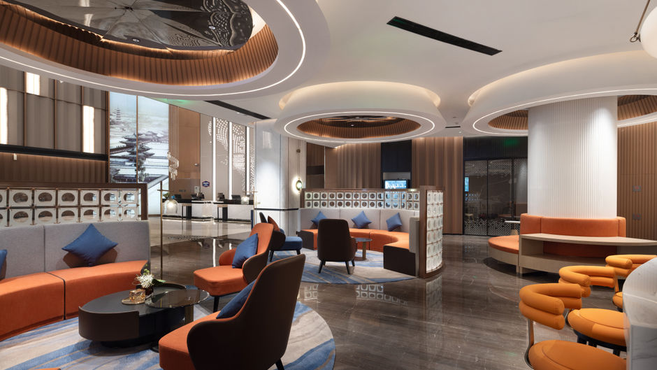 Hampton Inn XIY South Gate City Wall Lobby
