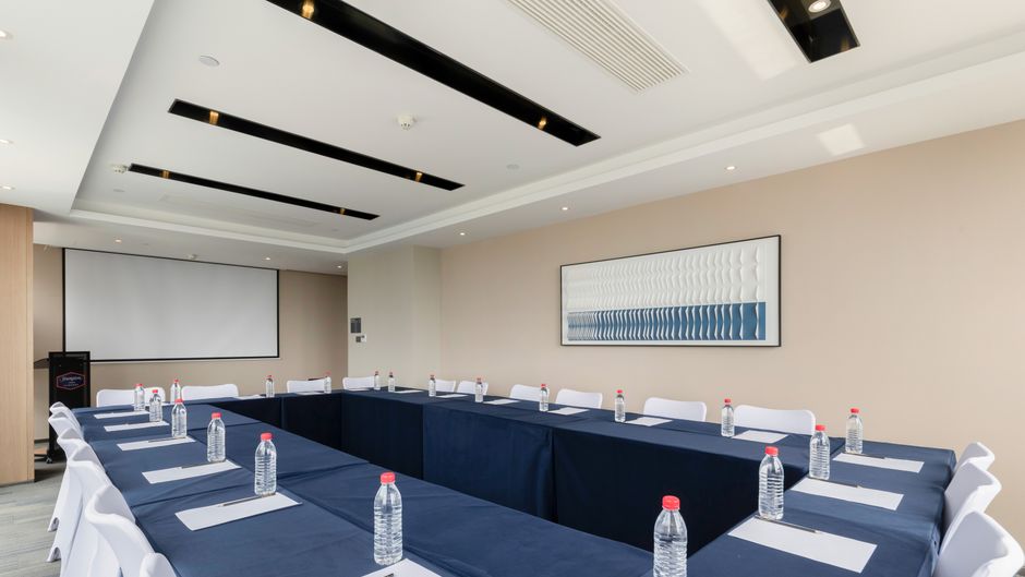 Hampton Suzhou Stone Lake Meeting