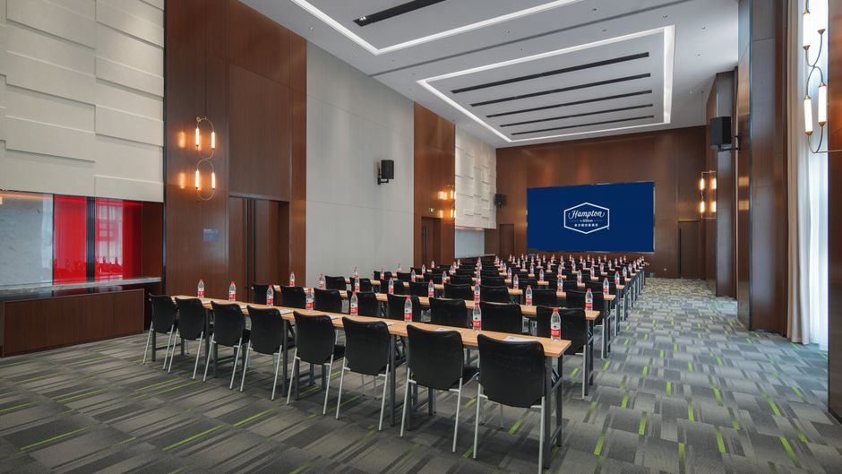 Hampton by Hilton Hebi Railway Station Meeting