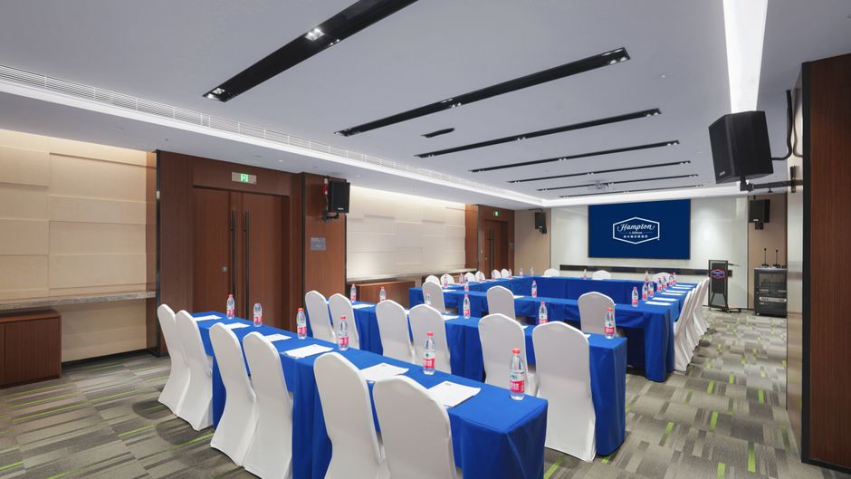 Hampton by Hilton Hebi Railway Station Meeting