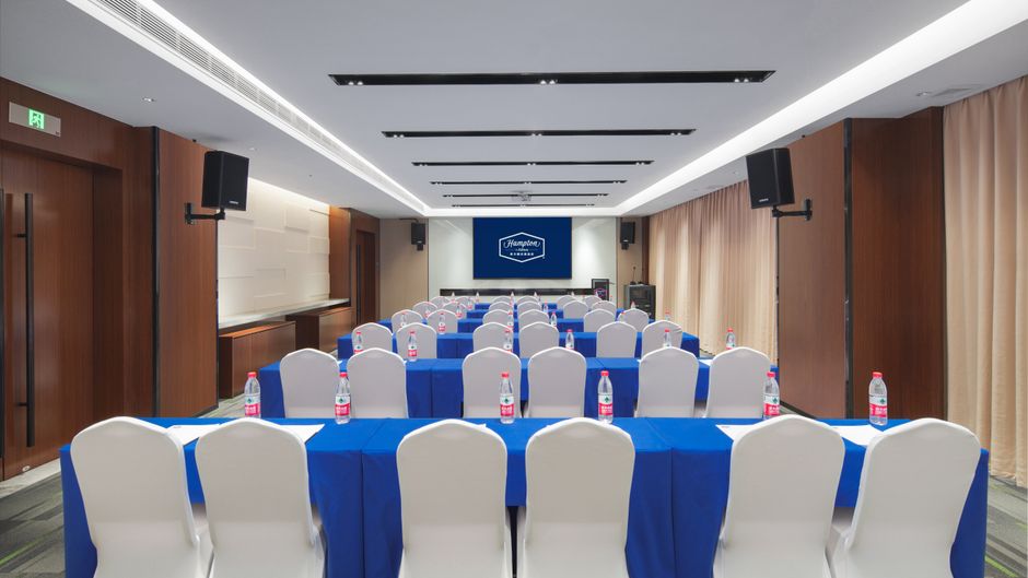 Hampton by Hilton Hebi Railway Station Meeting