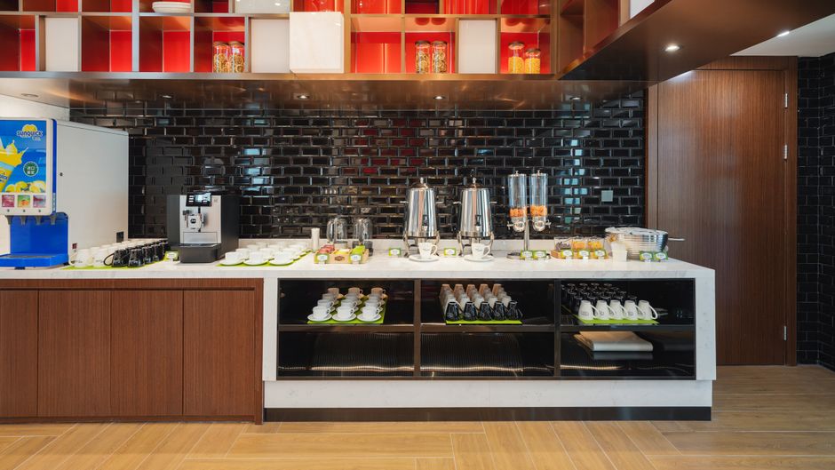 Hampton by Hilton Hebi Railway Station Restaurant