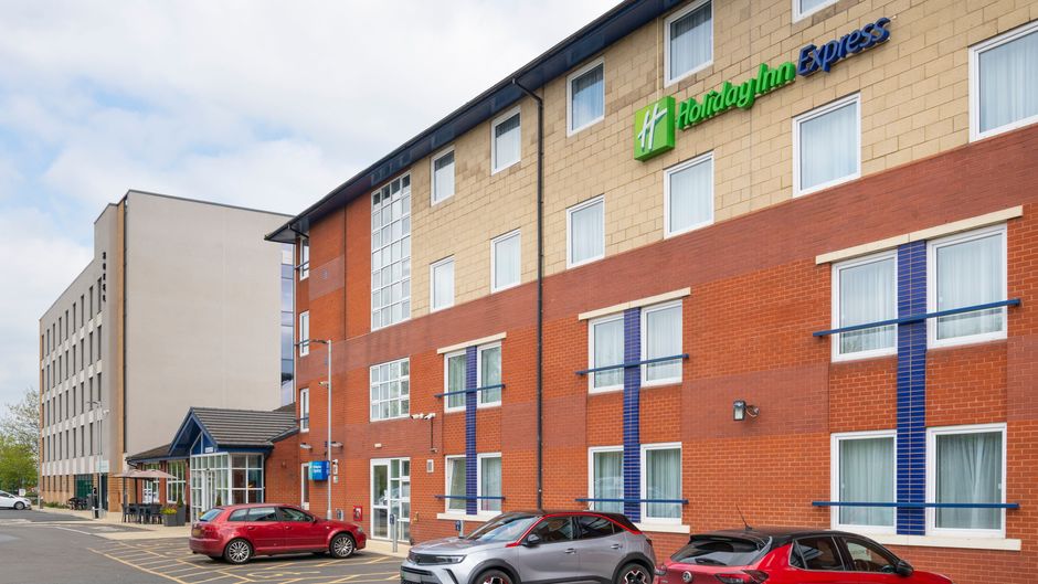 Holiday Inn Express Burton on Trent Exterior