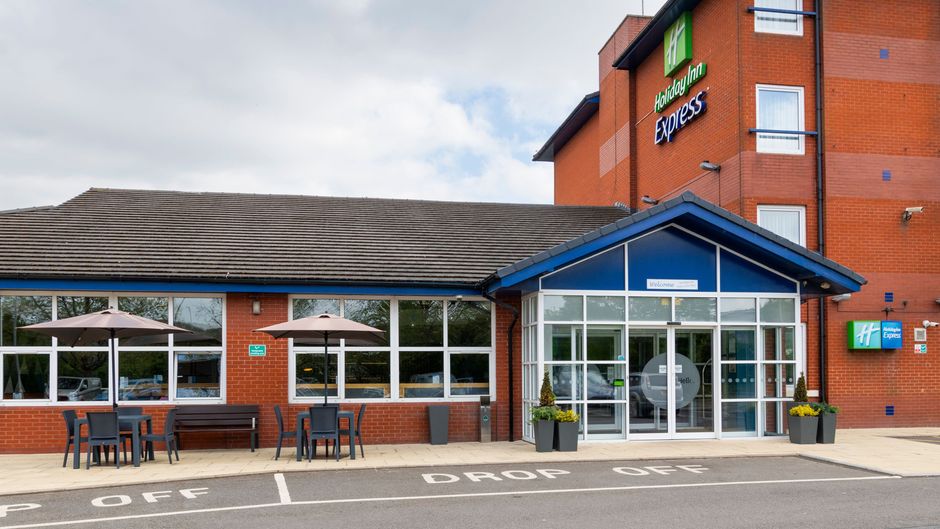 Holiday Inn Express Burton on Trent Exterior