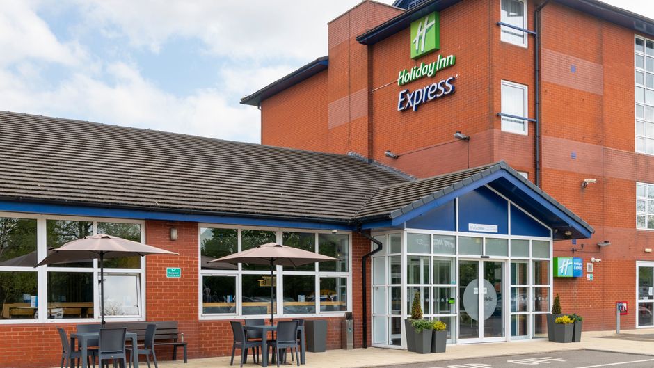 Holiday Inn Express Burton on Trent Exterior