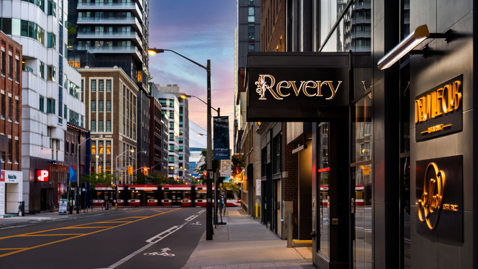 Revery Toronto Downtown Curio Collection Exterior