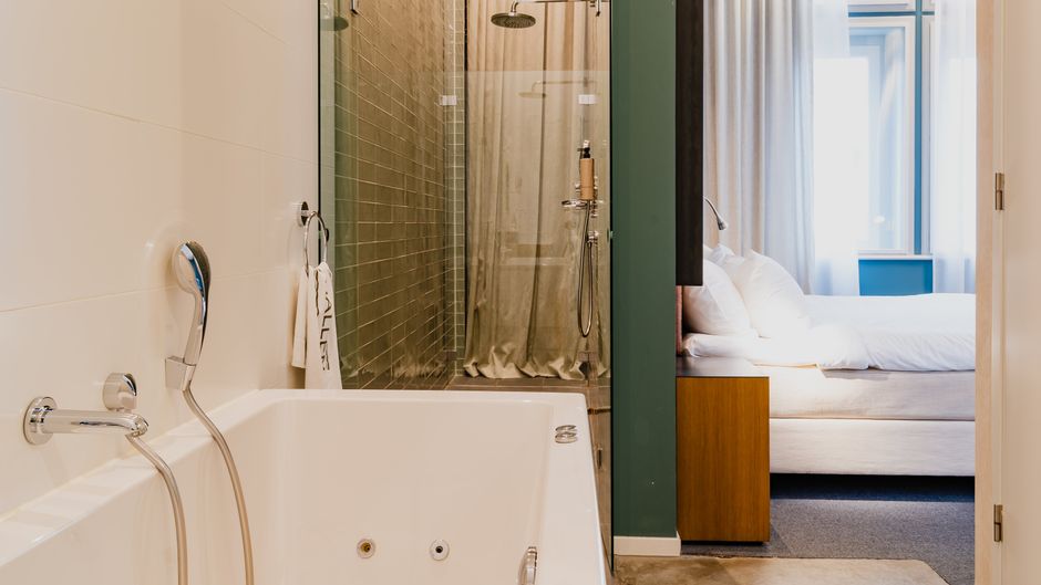 Hotel De Hallen Room