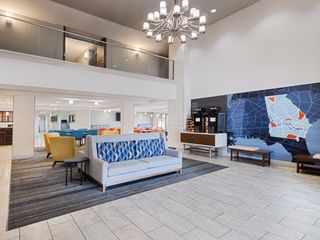 Holiday Inn Express & Suites Augusta W