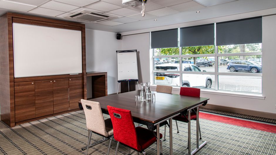 Holiday Inn Express Glasgow Airport Meeting
