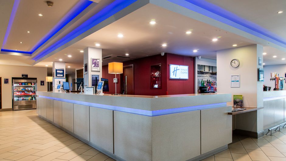 Holiday Inn Express Glasgow Airport Exterior