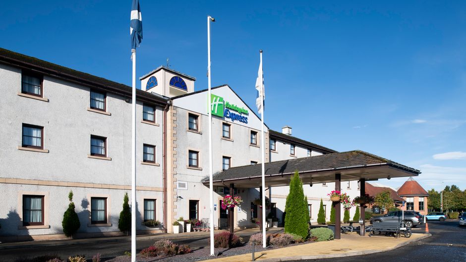 Holiday Inn Express Perth Exterior