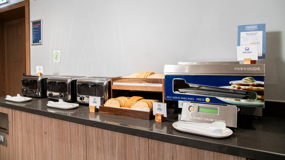 Holiday Inn Express Edinburgh Airport Restaurant