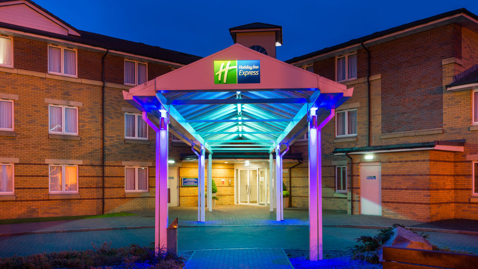 Holiday Inn Express Stirling Exterior