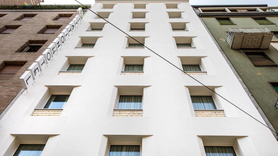 43 Station Hotel Exterior