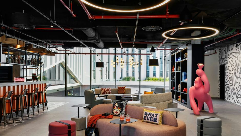 Moxy Alfragide Lisboa Lobby