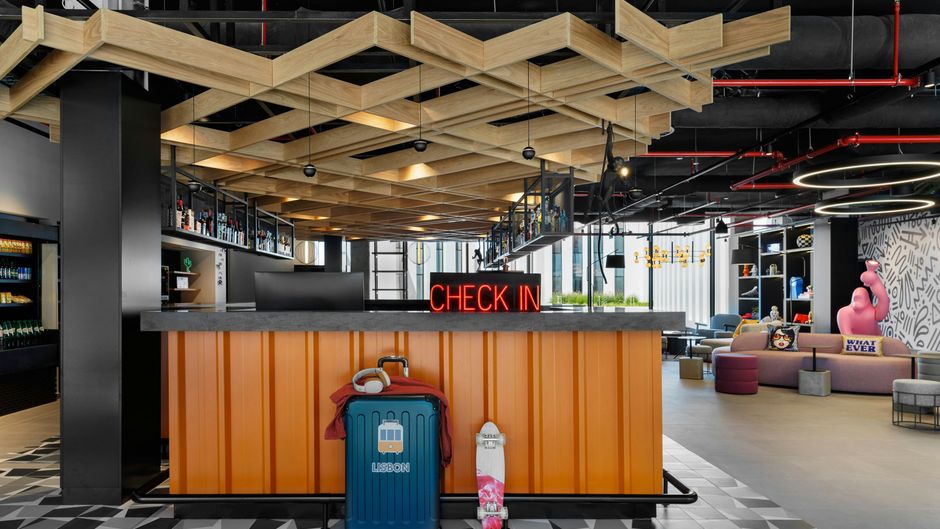 Moxy Alfragide Lisboa Lobby
